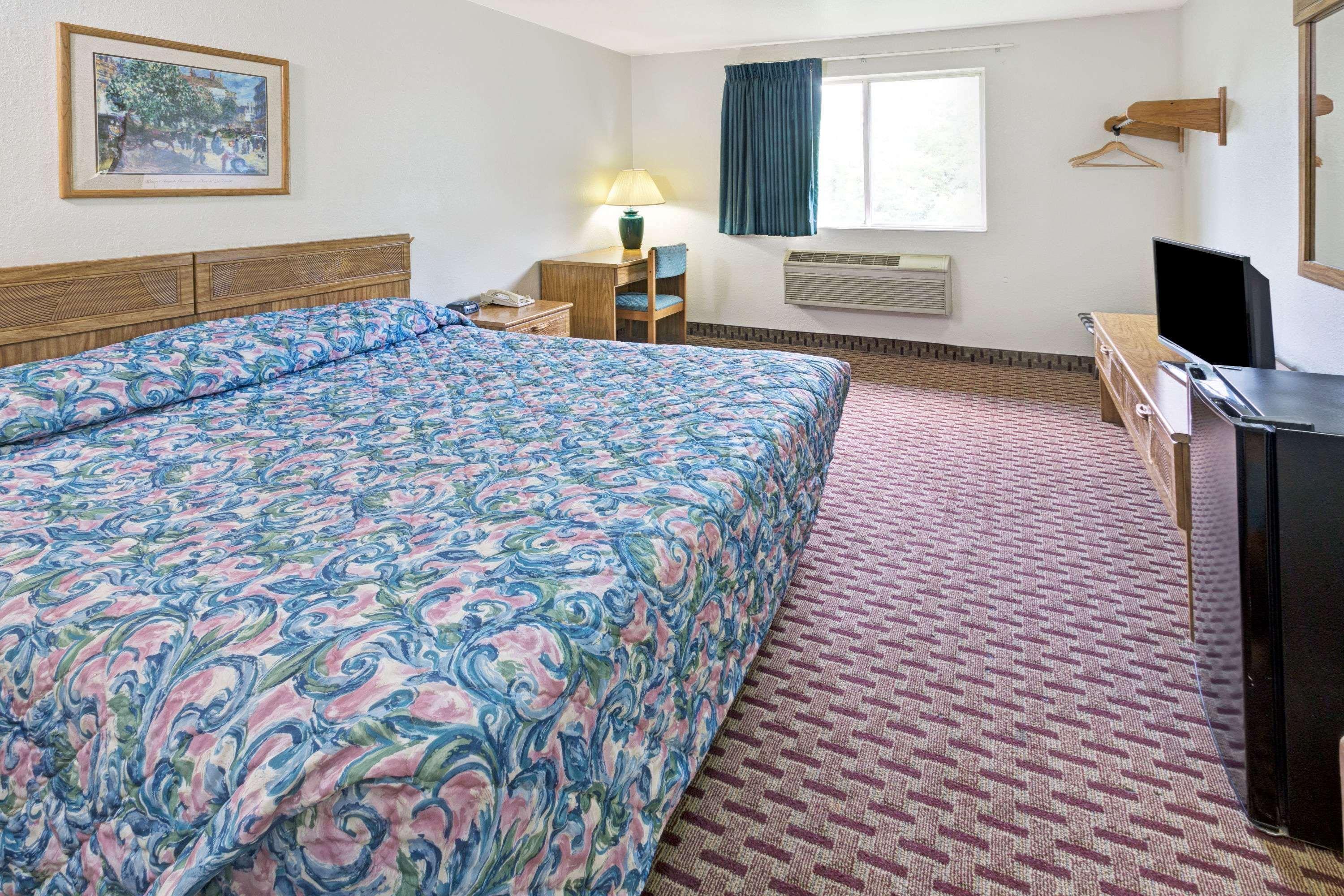 Super 8 By Wyndham Canonsburg/pittsburgh Area Hotel