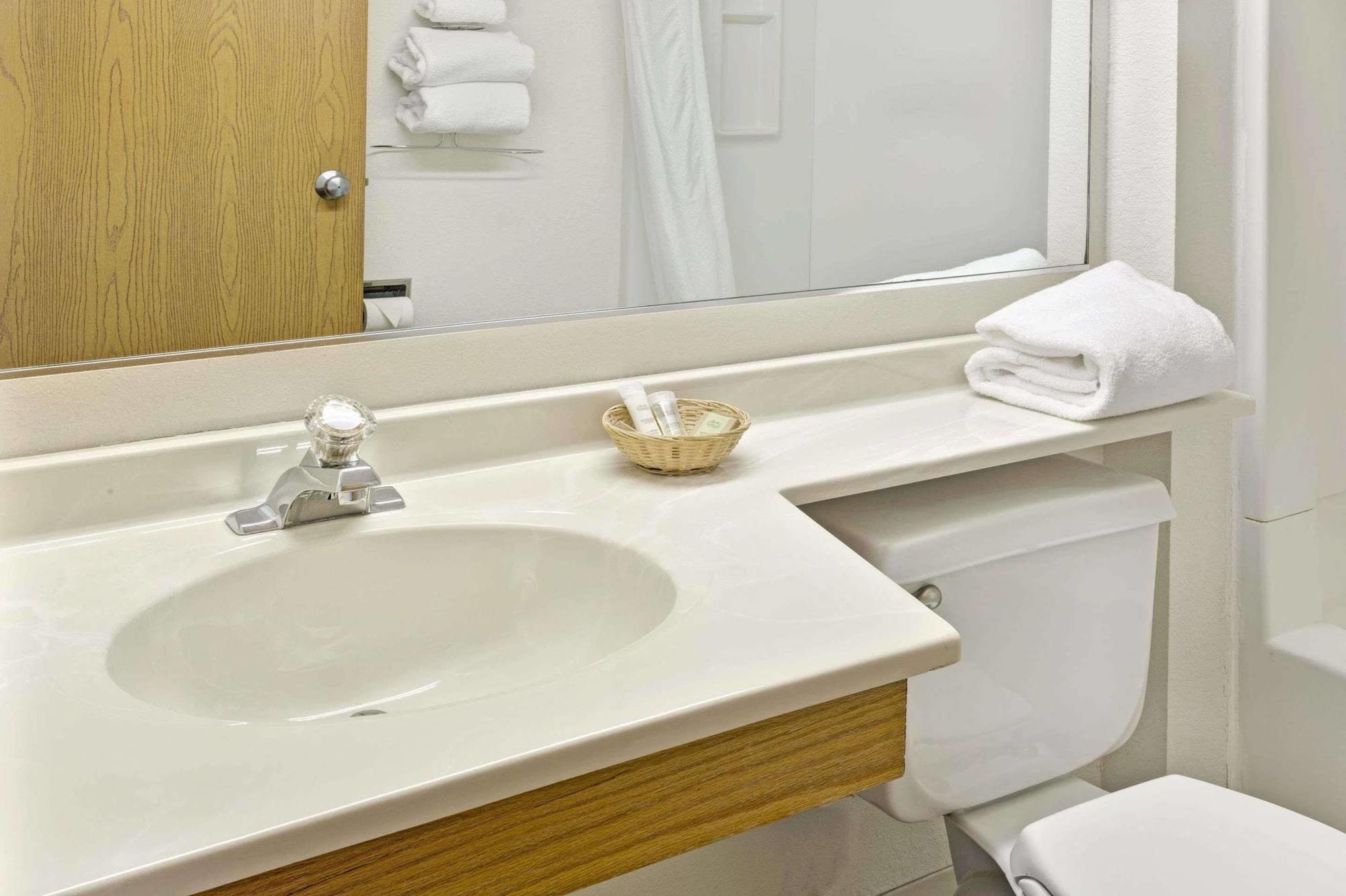 Super 8 By Wyndham Canonsburg/pittsburgh Area Hotel