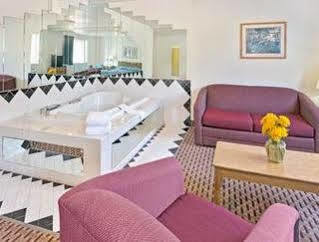 Super 8 By Wyndham Canonsburg/pittsburgh Area Hotel
